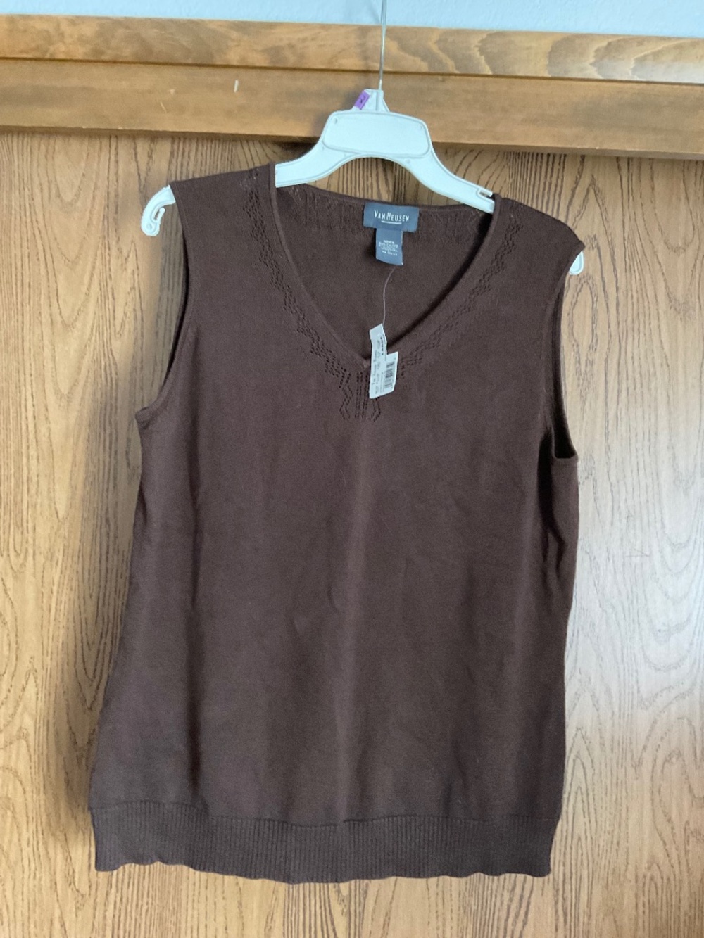 NWT Van Heusen women’s Brown sweater tank top size Large